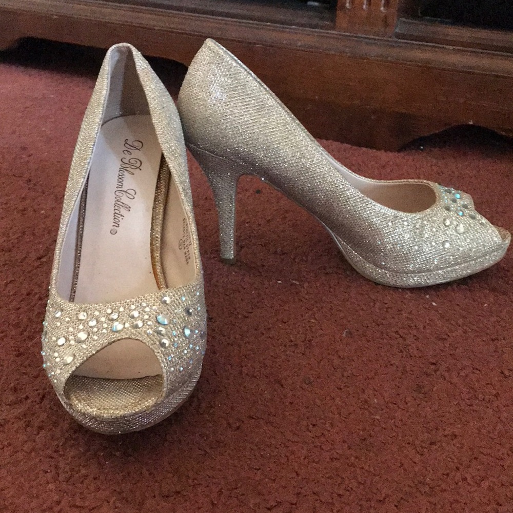 Gold sequined shoes Size 9